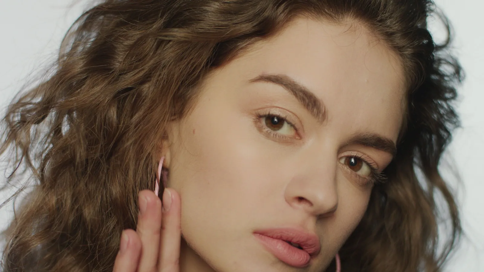 What To Check Before A Simple Everyday Makeup Routine For Sensitive Skin cover image